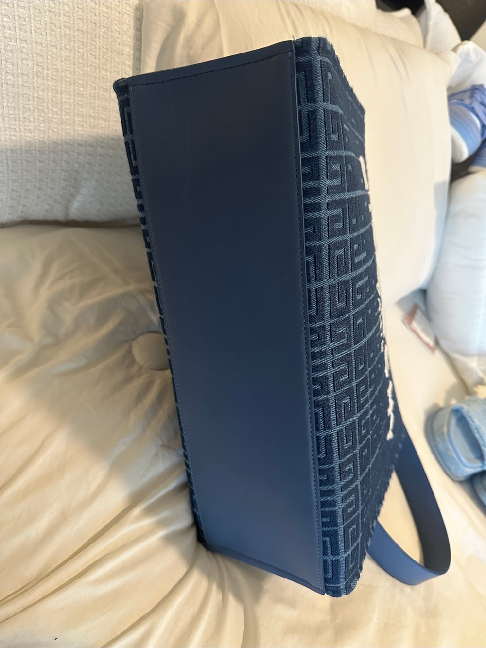 GIVENCHY G Tote Bag Medium in 4G Logo Denim with Chain Handle ๐ - Picture 4 of 6
